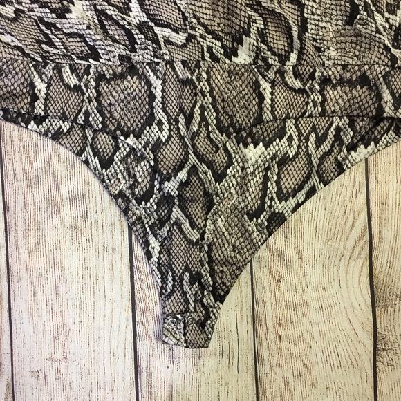 AFRM Jazzy Cowl Neck Snakeskin Print T-Back Bodysuit Size Medium - Picture 9 of 13